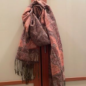Scarf with fringe